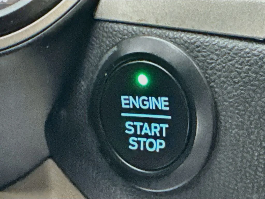 Used 2020 Black Ford SE image 19