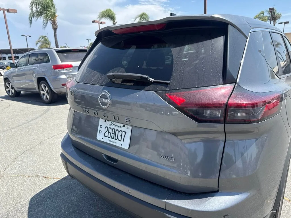 Used 2024 Gray Nissan S image 11