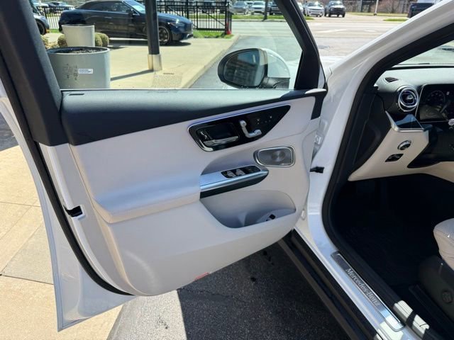 New 2026 Polar White Mercedes-Benz GLC 300 image 20