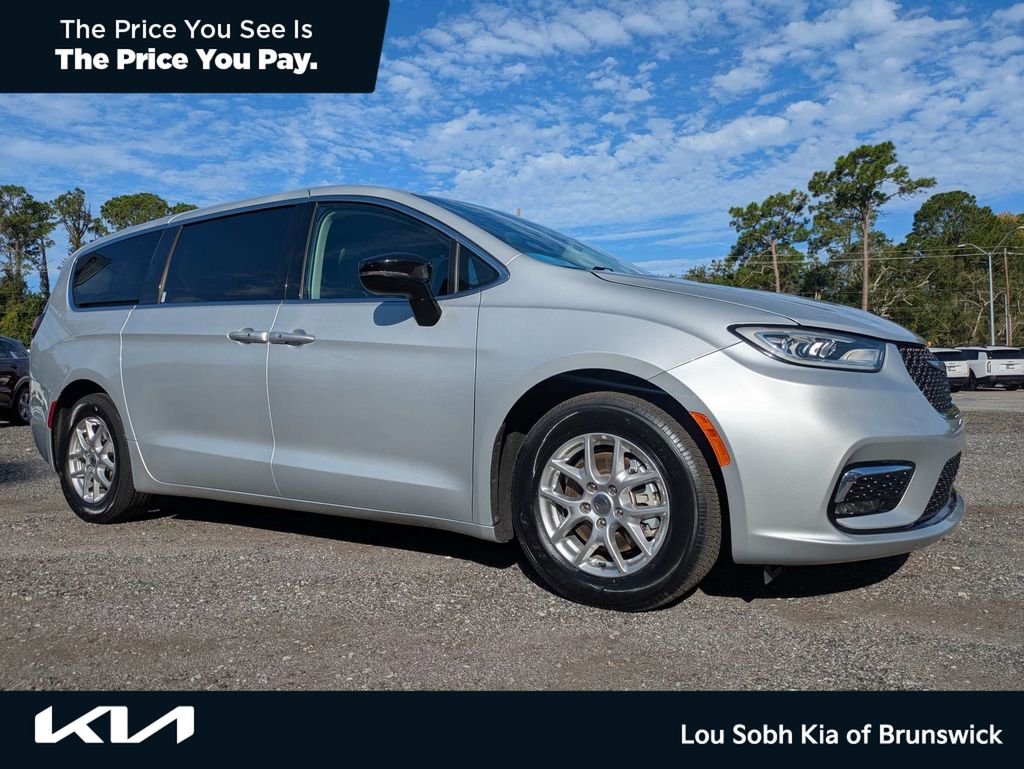2024 Chrysler Pacifica Touring L