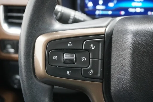 Used 2023 ORODESCENT_PEAR Chevrolet High Country image 34