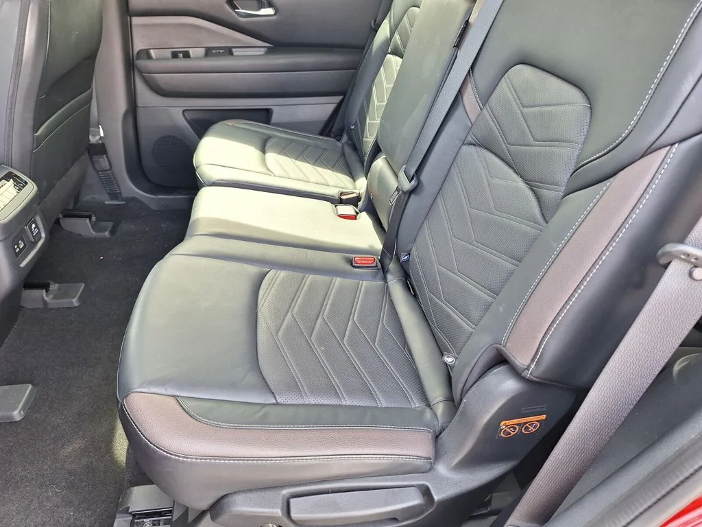 Used 2023 Red Nissan Platinum image 23