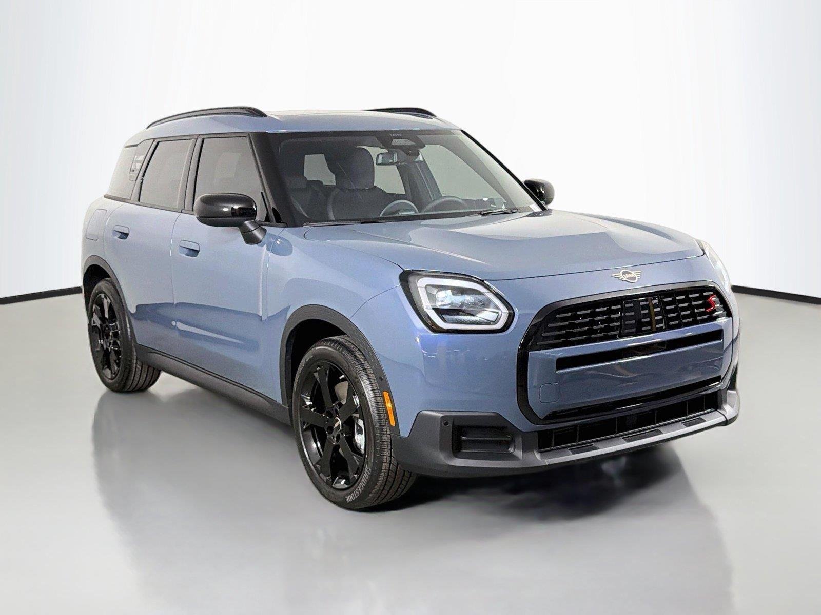 New 2027 Slate Blue Metallic MINI Signature Plus image 3