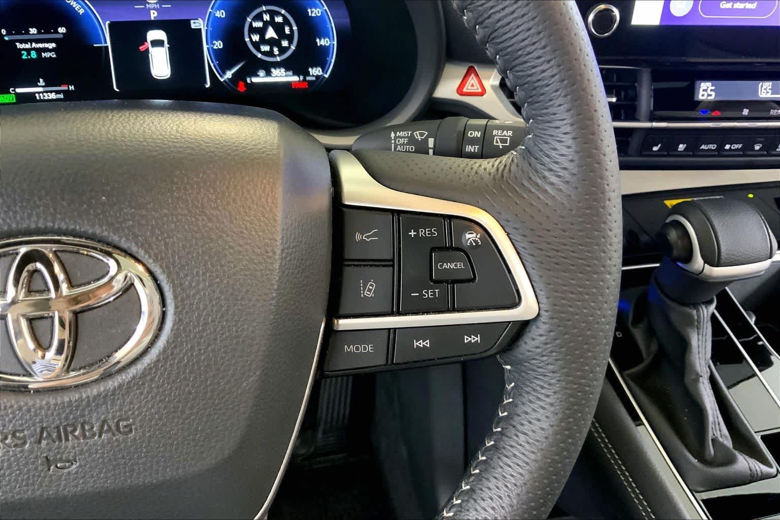 Used 2025 Wind Chill Pearl Toyota Platinum image 24