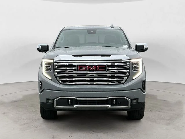 Used 2025  GMC Denali image 2