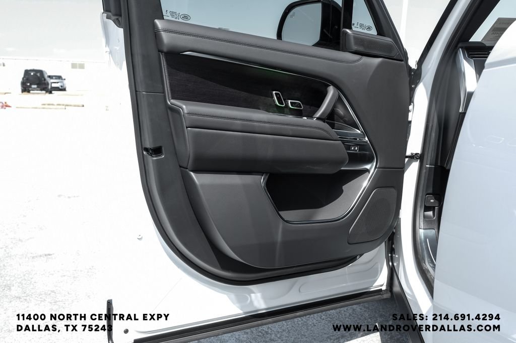 New 2026 Fuji White Land Rover SE image 28