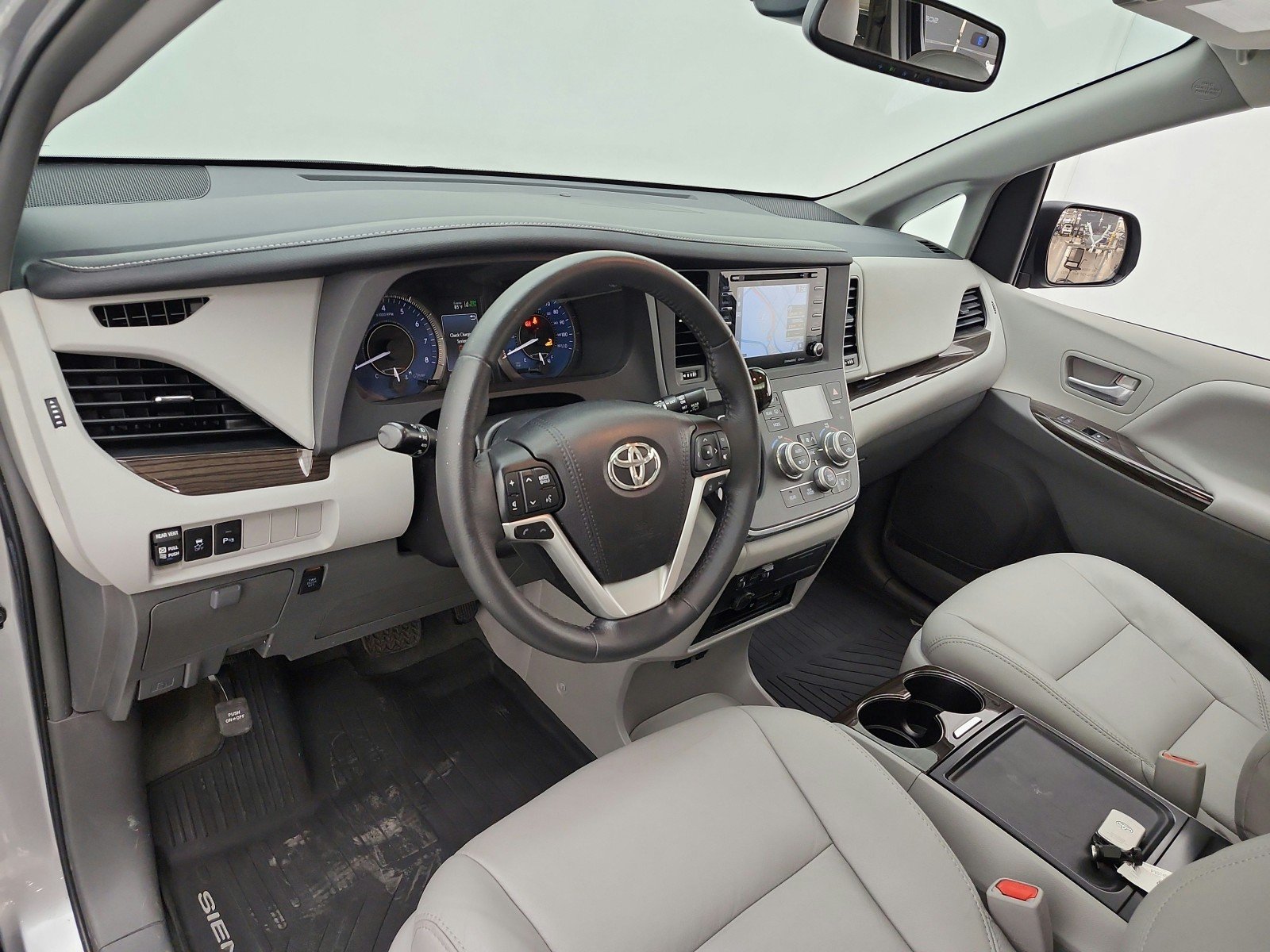 Used 2018 Silver Sky Metallic Toyota XLE Premium image 9