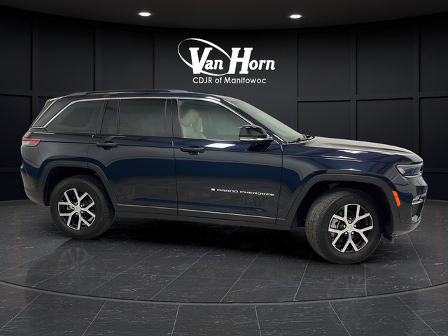 Used 2024 Midnight Sky Jeep Limited image 8
