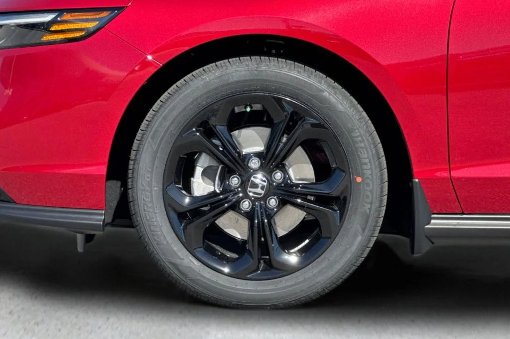 Used 2025 Radiant Red Metallic Honda SE image 24