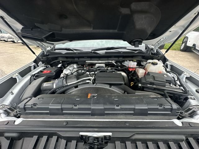 Used 2024 White GMC AT4 image 33