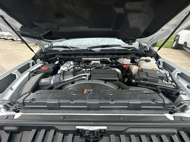 Used 2024 White GMC AT4 image 33