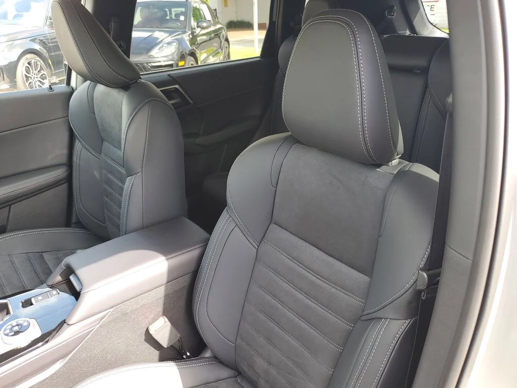 2025 Mitsubishi Outlander SE - Photo 20