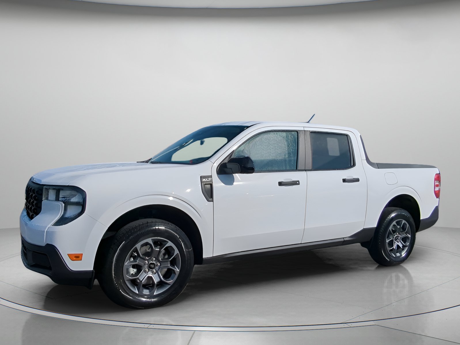 New 2026 Oxford White Ford XLT image 7
