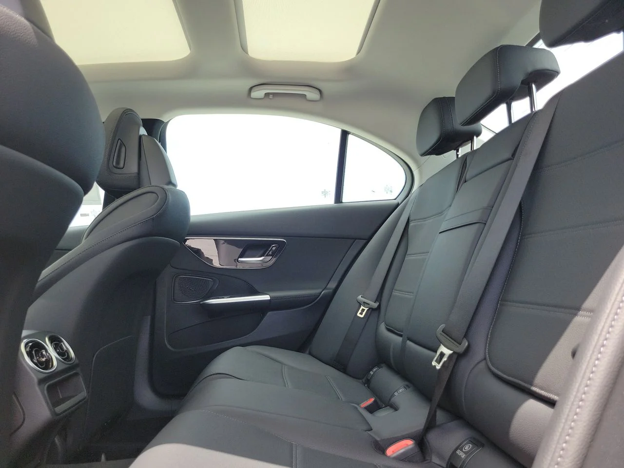 New 2026 Selenite Grey Metallic Mercedes-Benz C 300 image 9