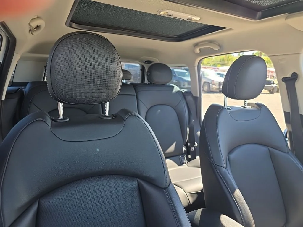 Used 2019 Light White MINI E Countryman image 17