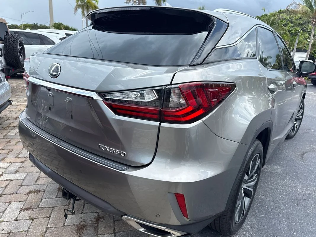 Used 2018  Lexus FWD image 5