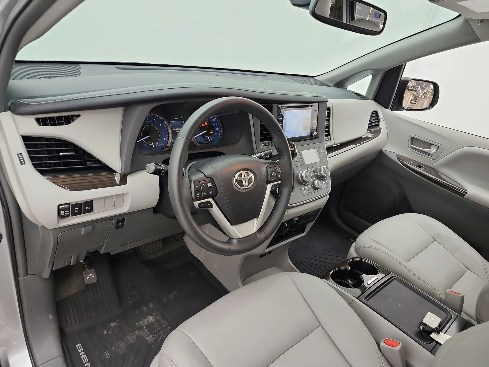 Used 2018 Silver Sky Metallic Toyota XLE Premium image 9