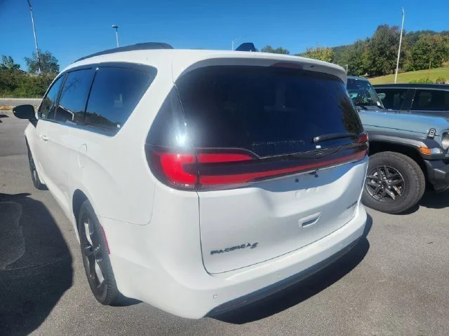 Used 2026 White Chrysler Limited image 7
