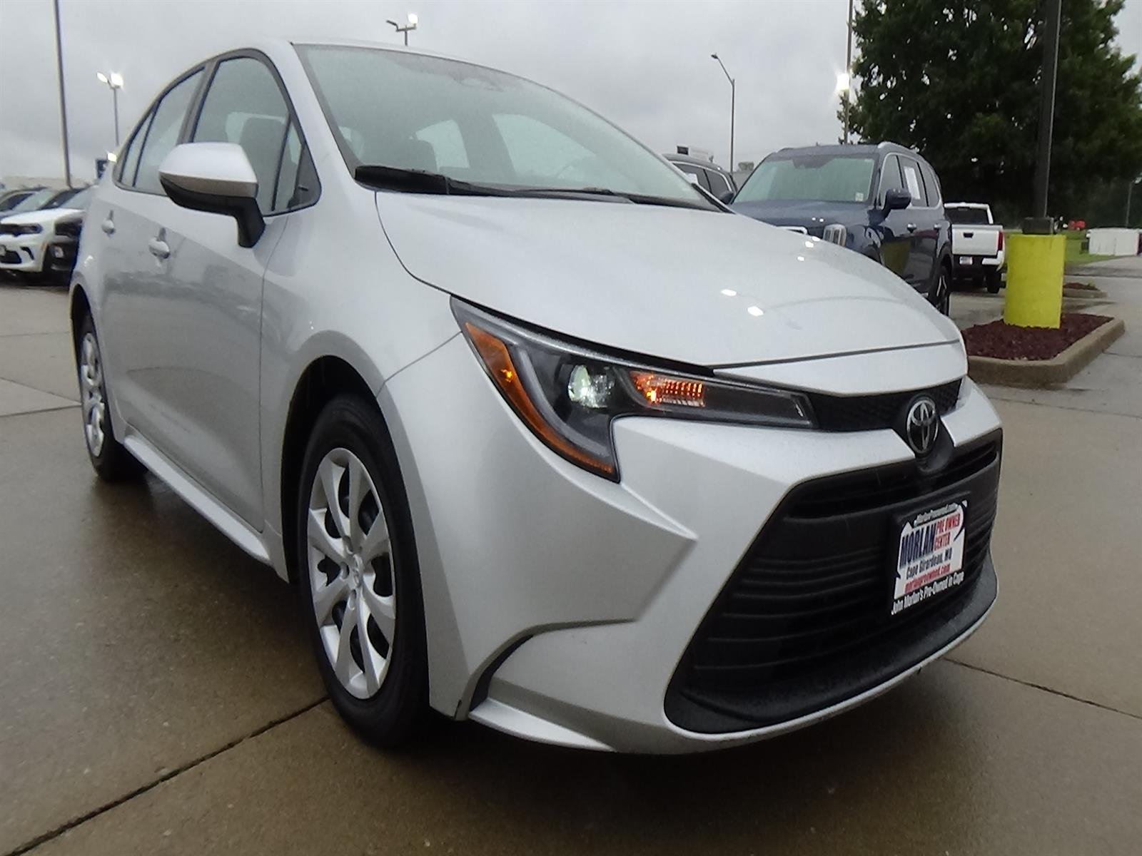 Used 2025 Classic Silver Metallic (1f7) Toyota LE image 5