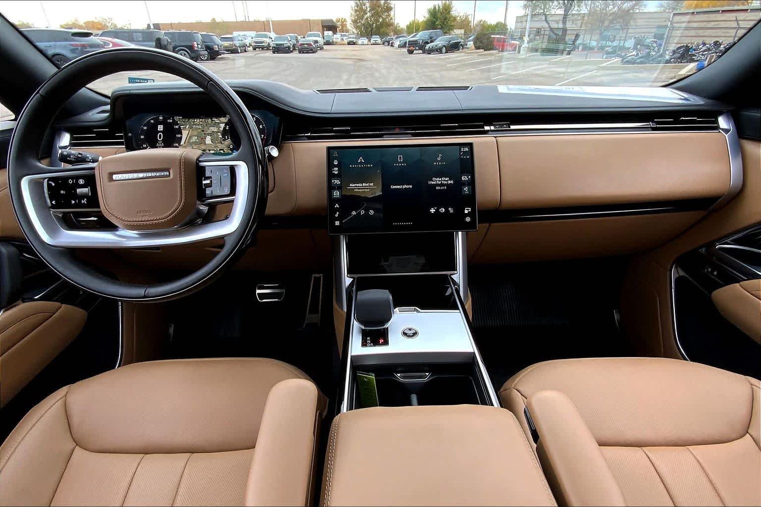 New 2025 Carpathian Grey Land Rover SE image 5