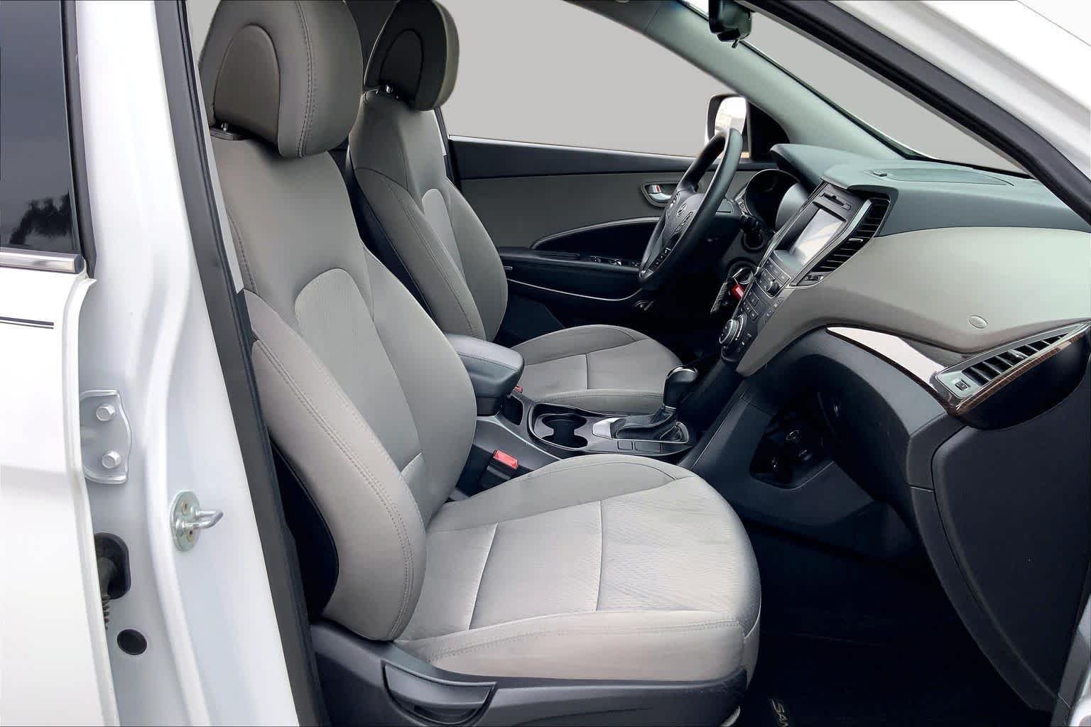 Used 2017 Frost White Pearl Hyundai 2.4L image 9