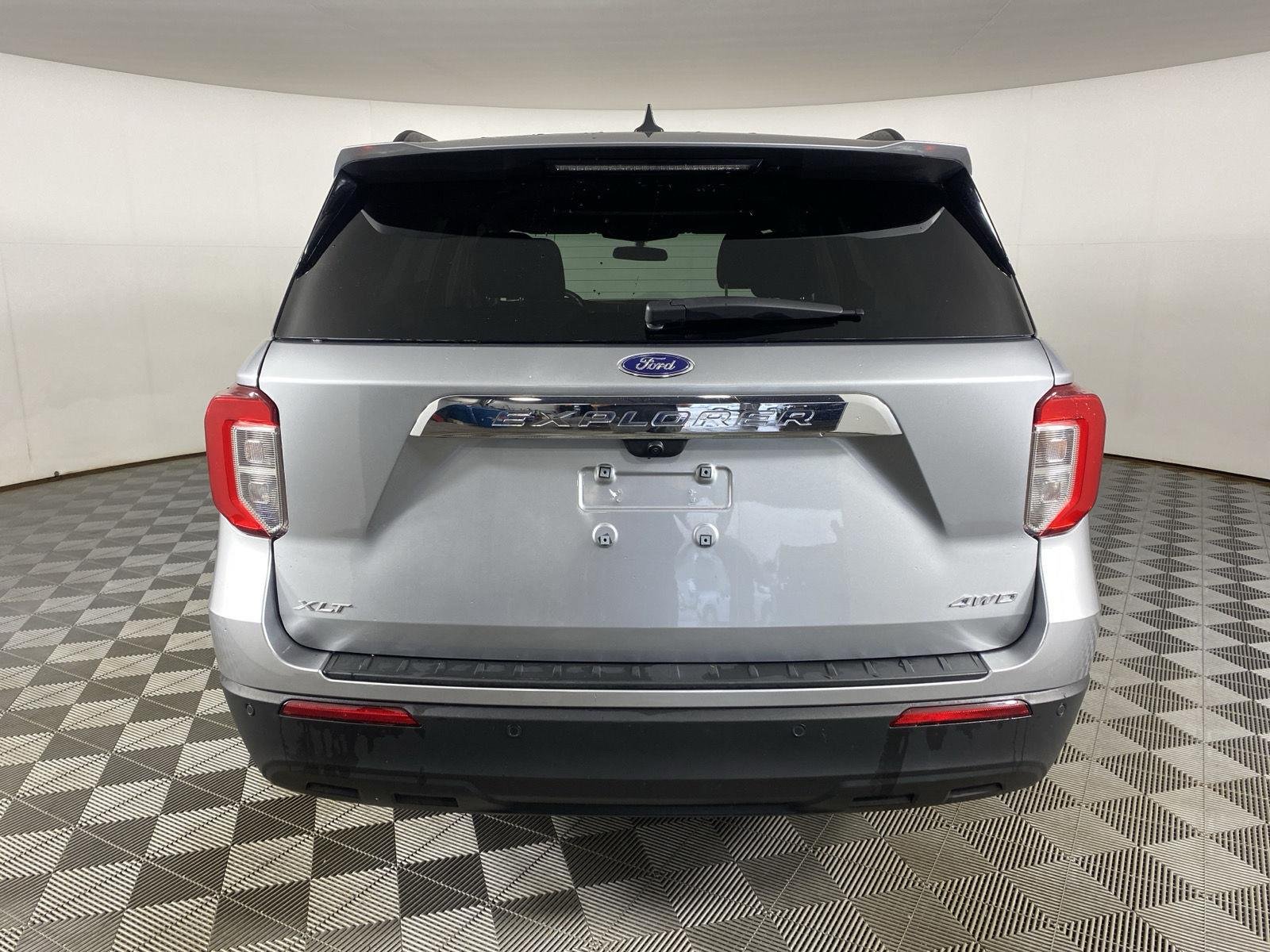 Used 2024 Iconic Silver Ford XLT image 16