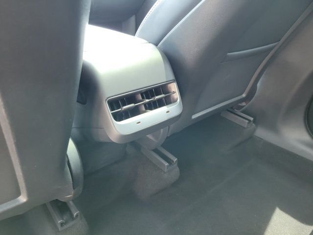 2021 Tesla Model Y Long Range - Photo 13