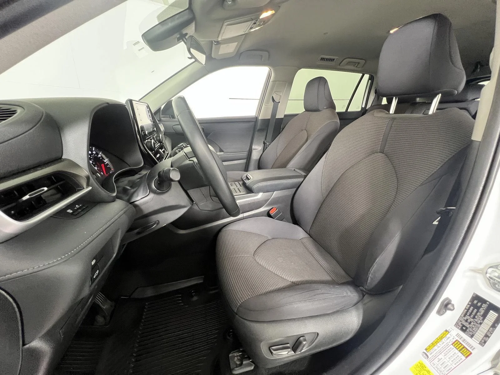 Used 2022 Wind Chill Pearl Toyota LE image 2