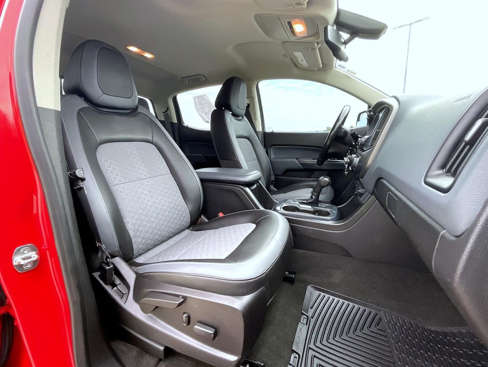 Used 2017 Red Chevrolet Z71 image 16