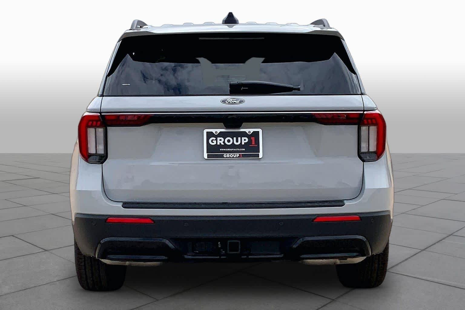 New 2027 Avalanche Gray Ford ST-Line image 4