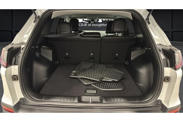 Used 2022 Bright White Clearcoat Jeep Trailhawk image 33