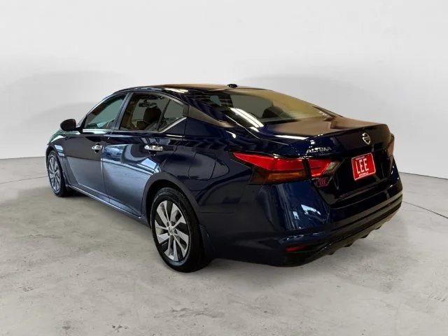 Used 2019 Blue Nissan 2.5 S image 3