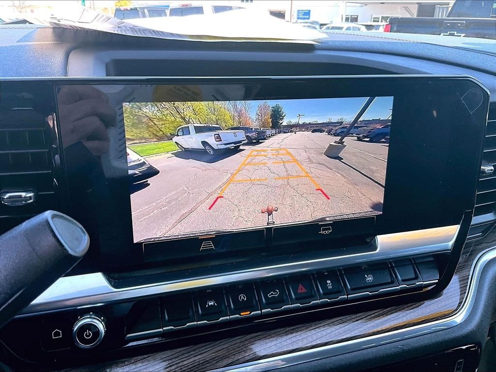 Used 2023 White GMC Elevation image 18
