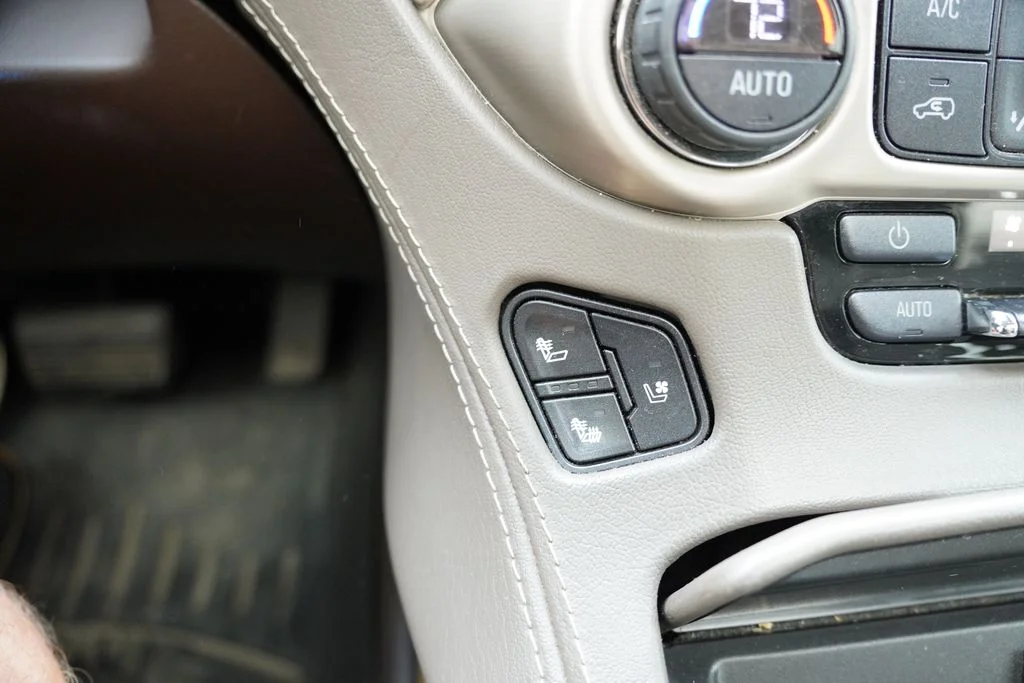 Used 2017 White GMC Denali image 9