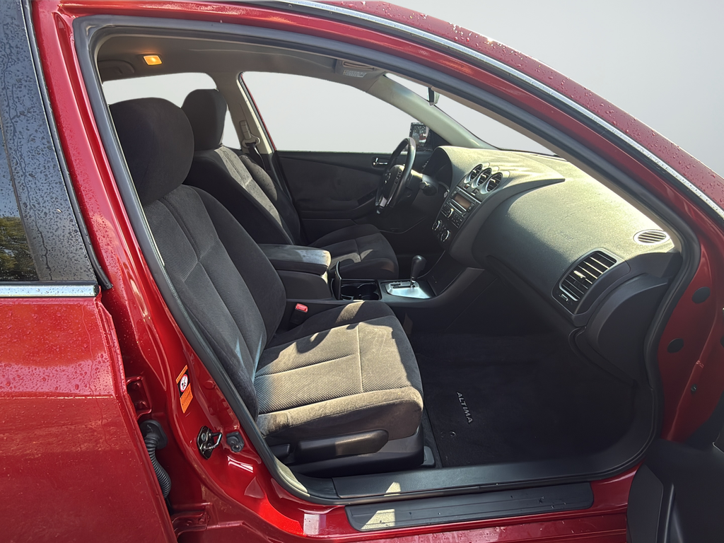 Used 2009 Red Nissan 2.5 S image 12