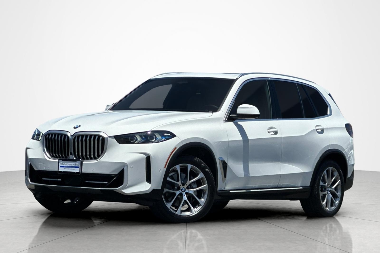 Used 2024 Alpine White BMW sDrive40i image 1