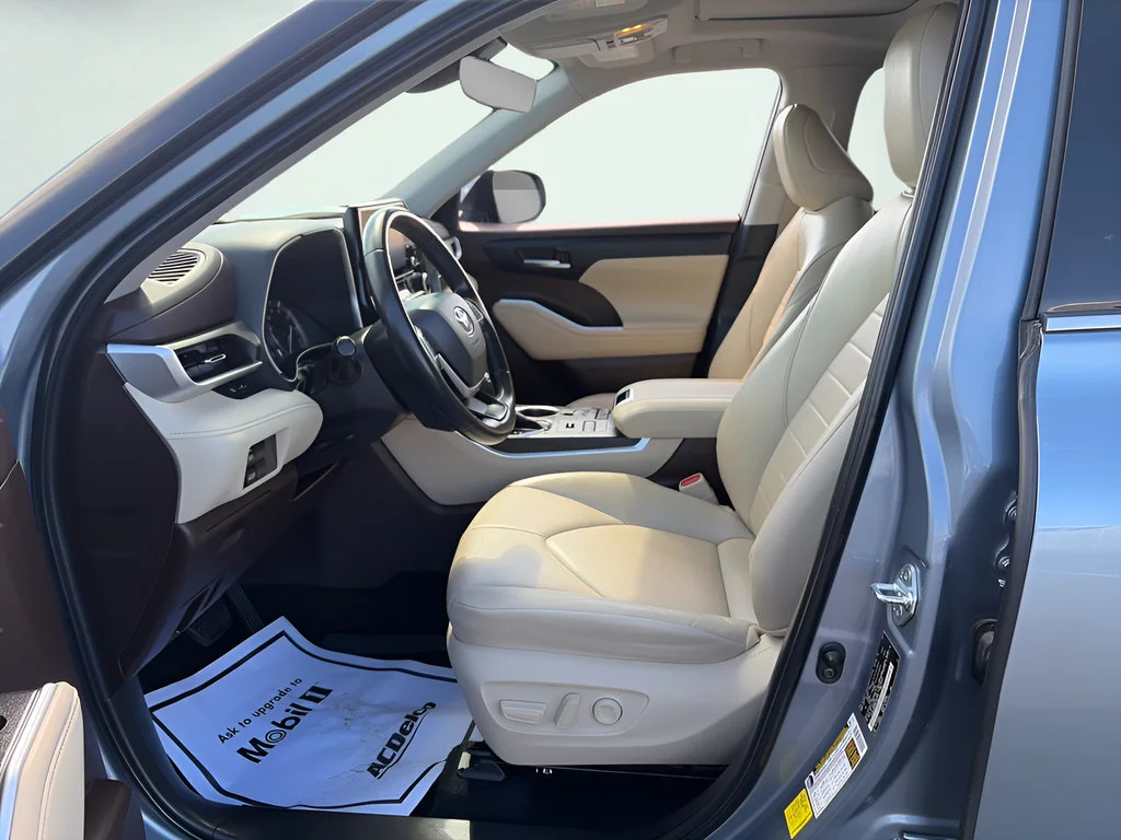 Used 2022 Blue Toyota XLE image 9
