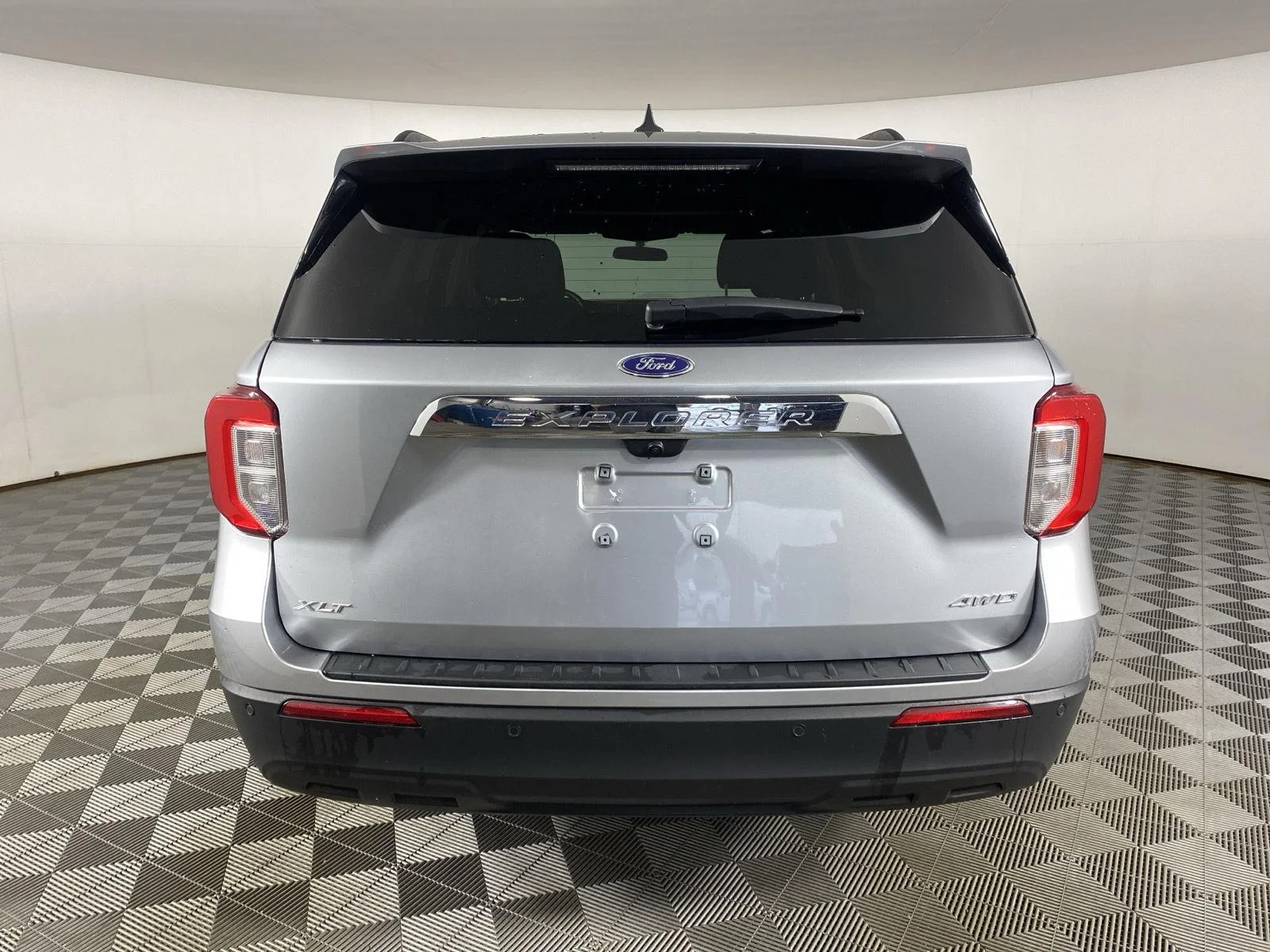 Used 2024 Iconic Silver Ford XLT image 16