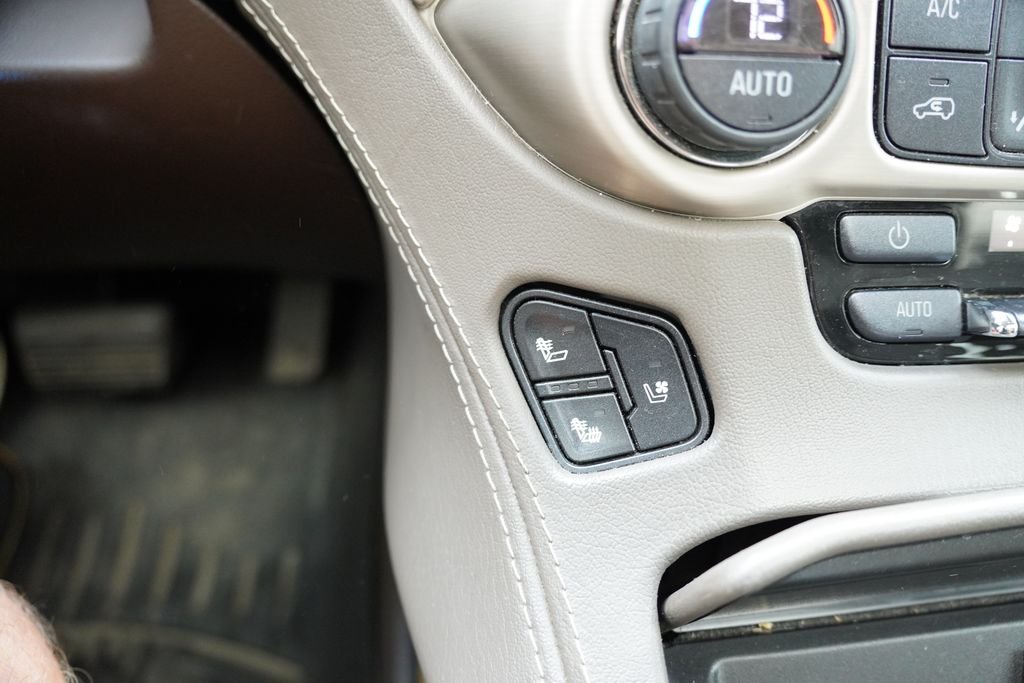 Used 2017 White GMC Denali image 9