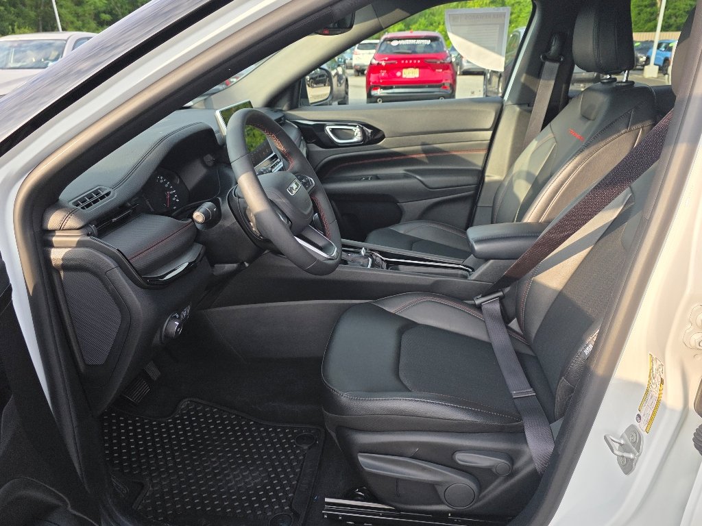 Used 2025 Bright White Clear Coat Jeep Trailhawk image 32