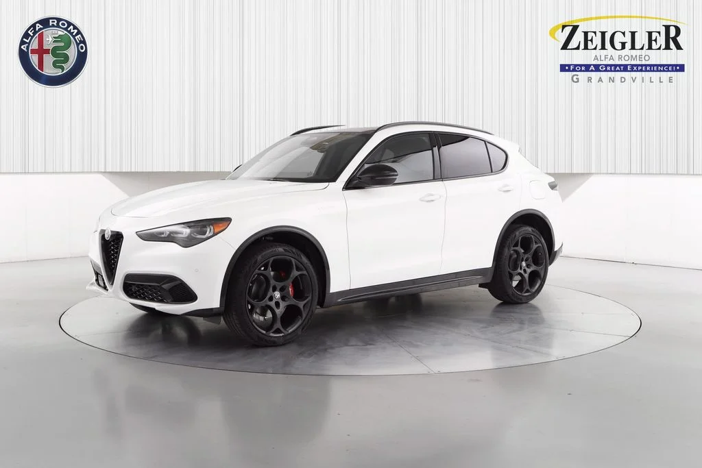 2025 Alfa Romeo Stelvio Base