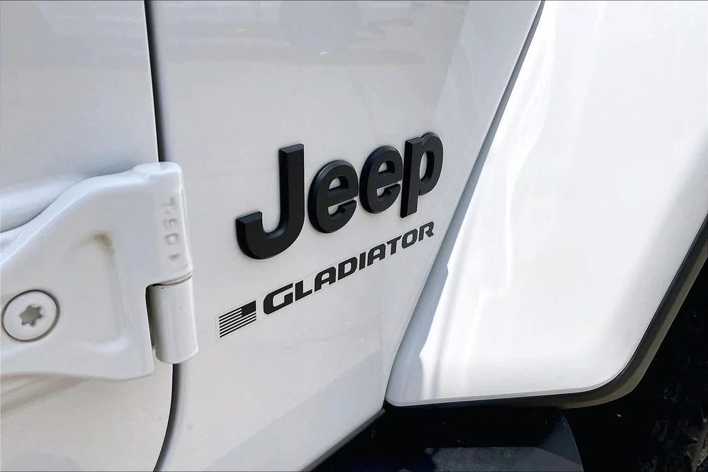Used 2023 White Jeep Texas Trail image 21