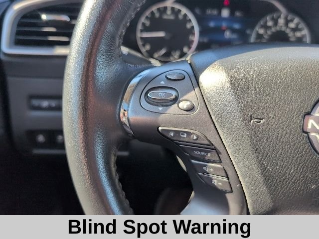 Used 2023 Blue Nissan SL image 9