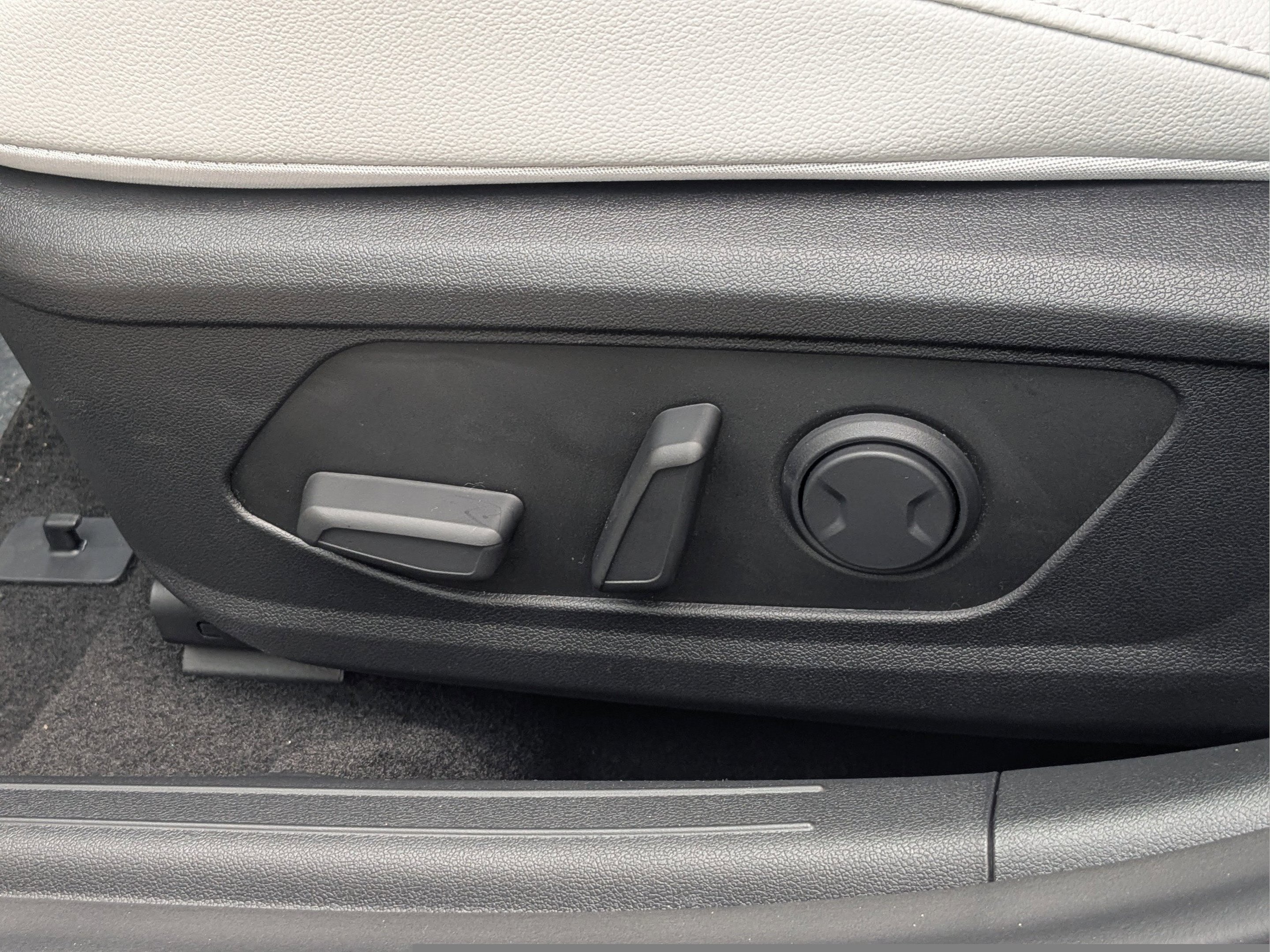 New 2026 Ecotronic Gray Hyundai Limited image 18