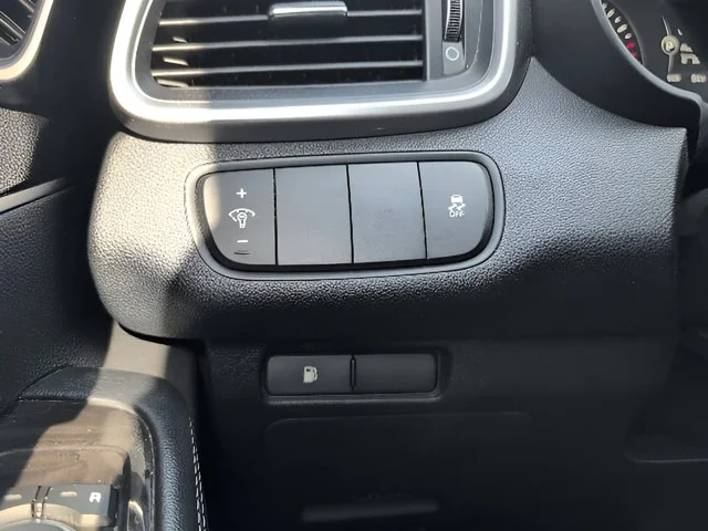 Used 2017 Titanium Silver Kia L image 16