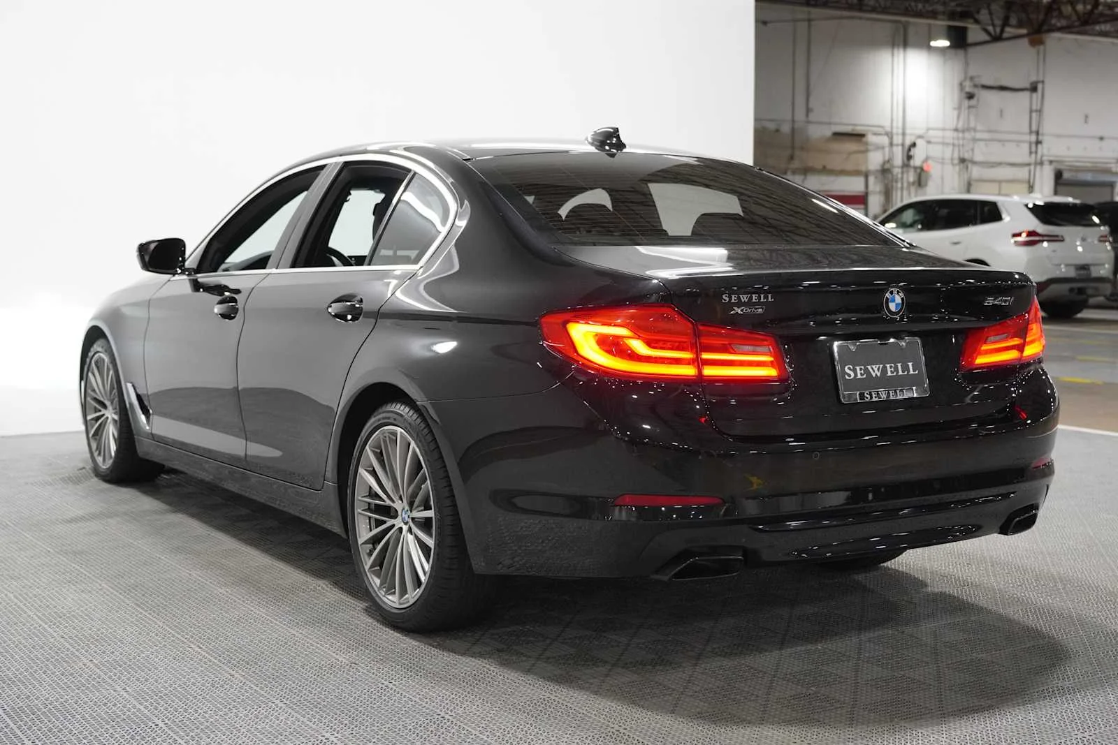 Used 2019 Black Sapphire Metallic BMW 540i xDrive image 6