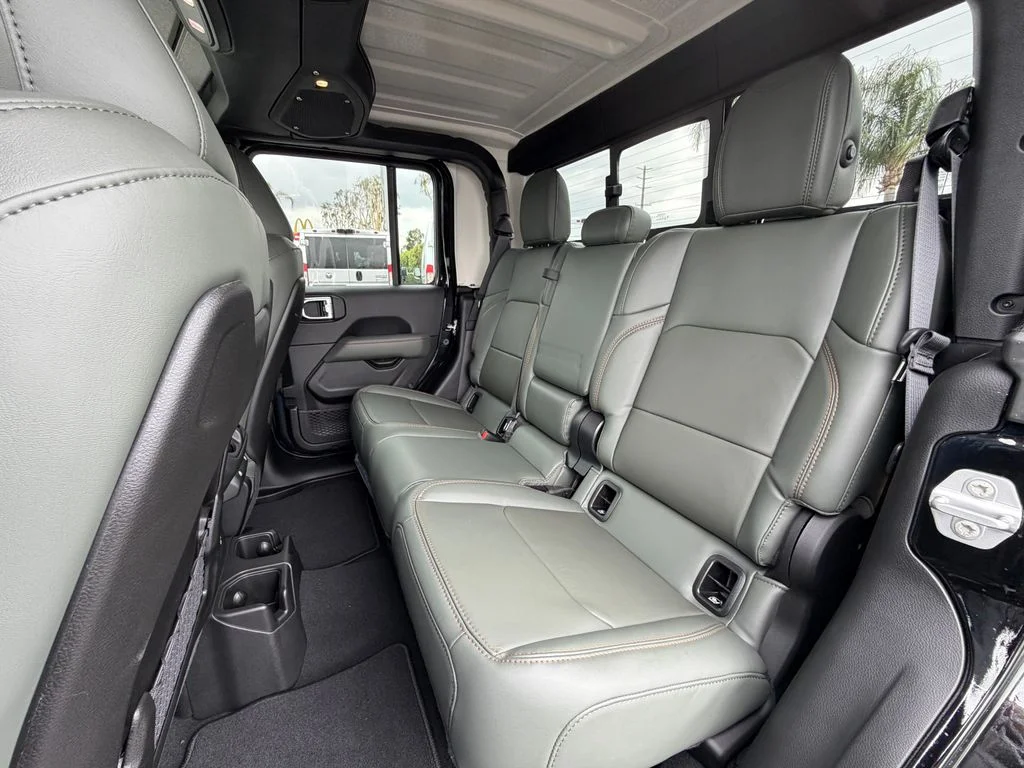 New 2026 Black Clear-Coat Exterior Paint Jeep Mojave image 26