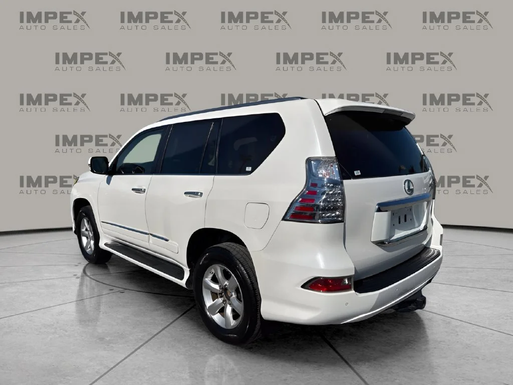 Used 2018 White Lexus 460 image 3