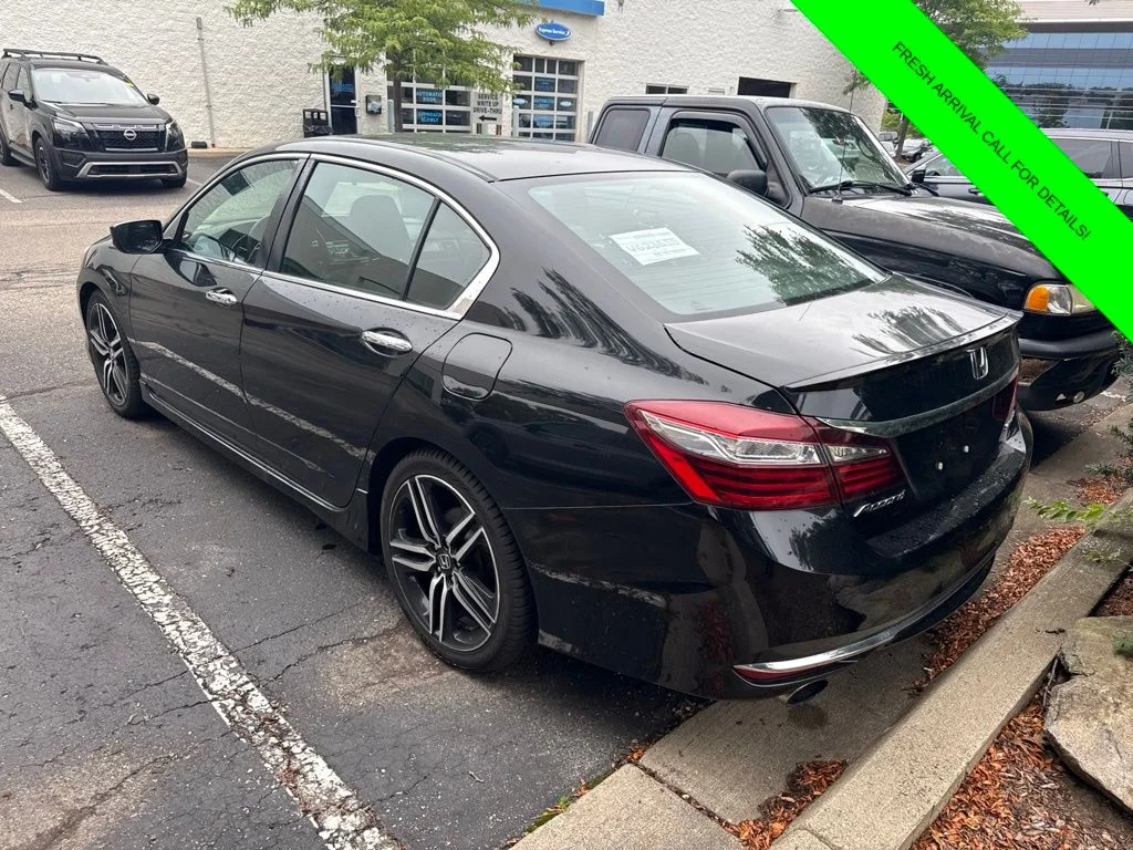 Used 2017  Honda Sport image 7