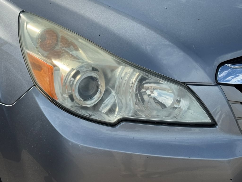 Used 2011 Silver Subaru 2.5i image 12